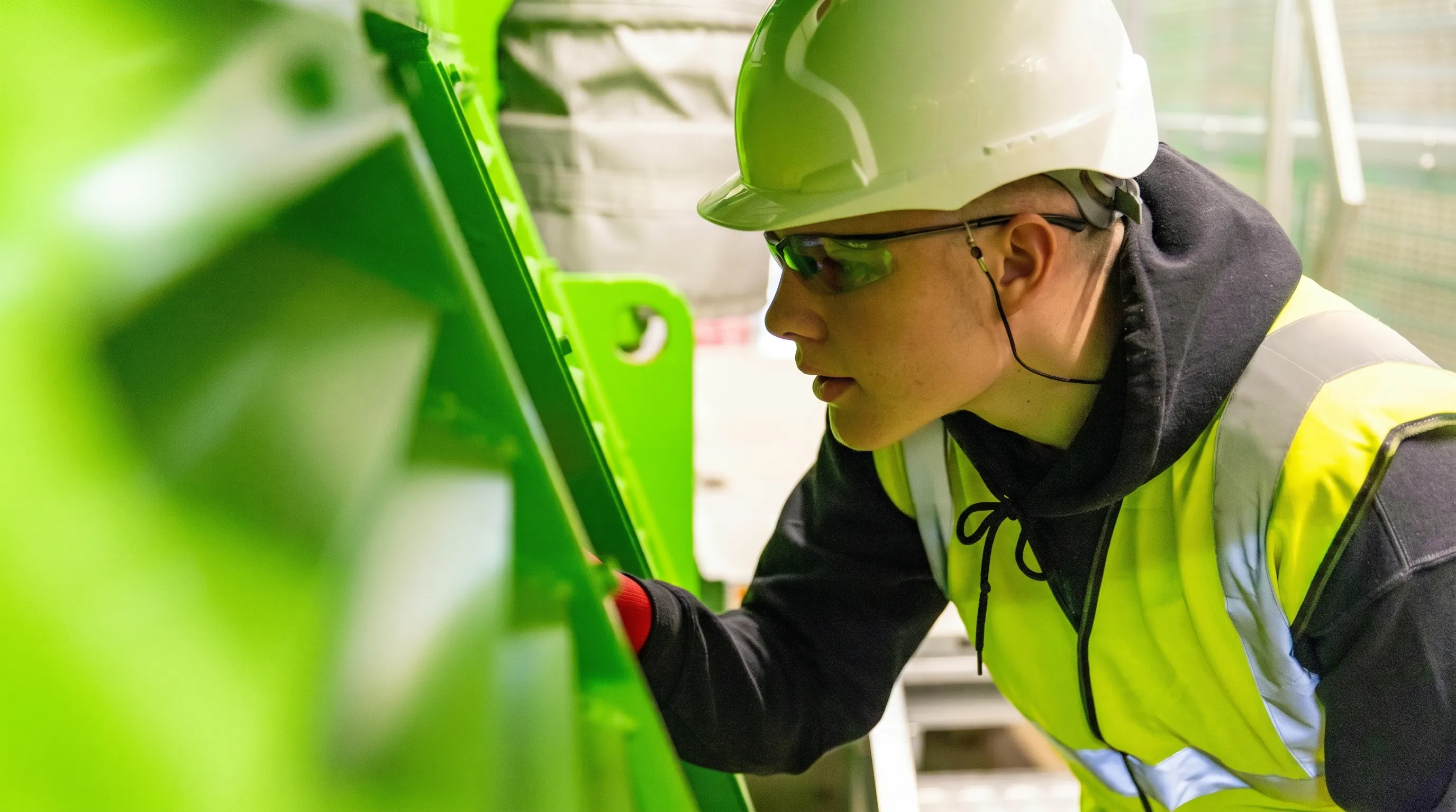 Production line diagnosis with cement plant operating data and site inspection
